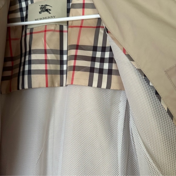 Burberry Classic Beige Tess Trench Coat - Picture 6 of 14